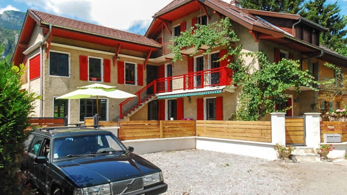 Chaparon House | Magnificent Savoyard house on the shore of Lake Annecy, 2 minutes from the beach