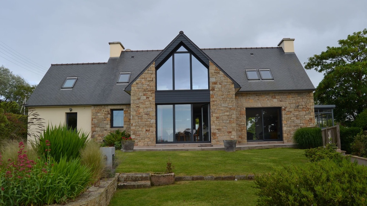 Perros-Guirec Villa | Magnificent seafront villa on the Pink Granite Coast