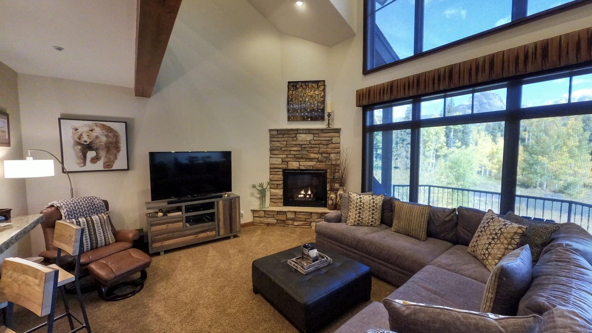 Purgatory House | Magnificent Townhome! Epic Mountain Views! 2 Miles to Purgatory Heated Pool !