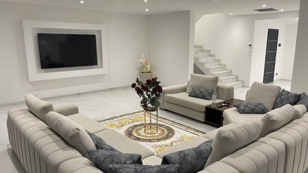 Bagnols-sur-Ceze Villa | Magnificent Villa with Swimming Pool