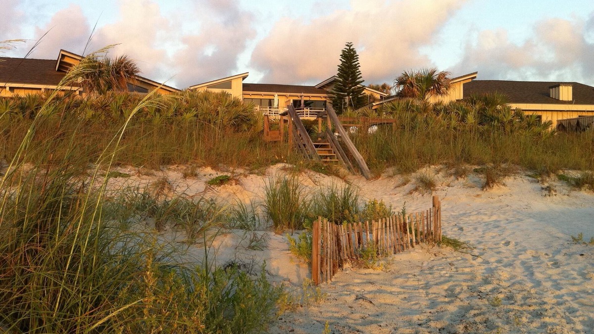 Sea Dunes Condo | Magnificent villa by the sea