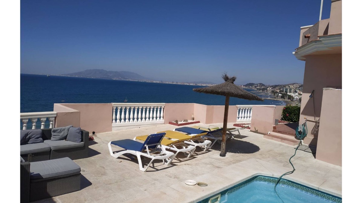Malaga-Este Villa | Magnificent Villa 5min walk to beach