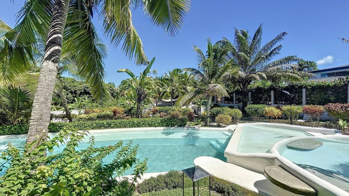 Hell-Ville Villa | Magnificent villa with pool