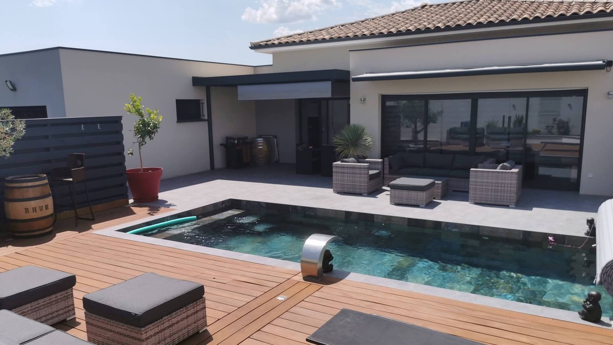 Plaissan Villa | Magnificent villa with swimming pool in a quiet location