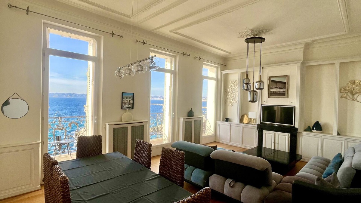 7th Arrondissement Apartment | Magnifique Appartement sur la Célèbre Corniche Kennedy Face à la mer
