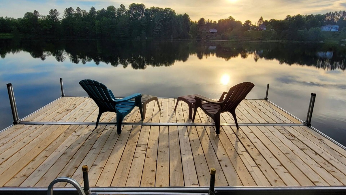 Saint-Andre-Avellin Cottage | Magnifique updated lakefront chalet (CITQ #300310)
