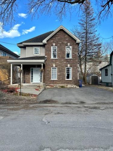 Laval Villa | Magnifique maison près de l’eau