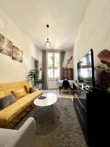 Les Arceaux Apartment | Magnifique T3 au Centre Ville - Immeuble particulier