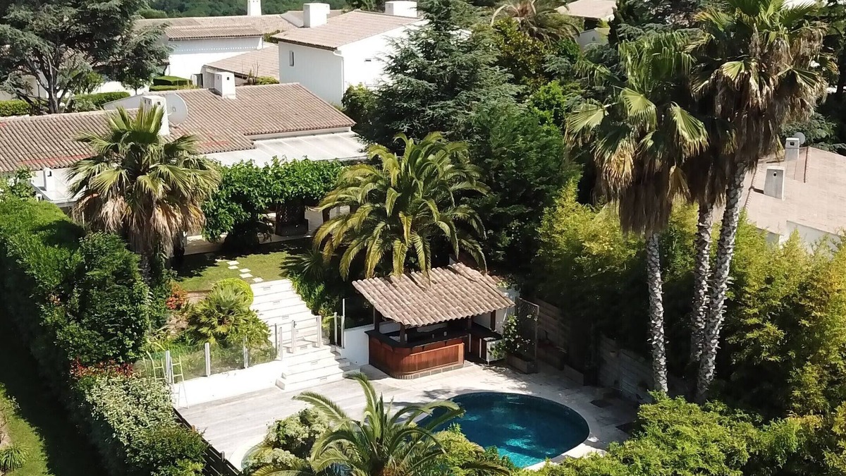 Villeneuve-Loubet Villa | Magnifique Villa 5 Étoiles Dans un Domaine Privé