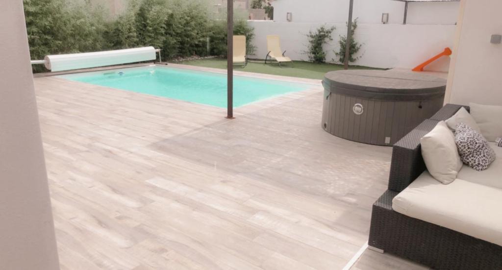 Verargues Villa | Magnifique villa avec Pool House piscine et jacuzzi