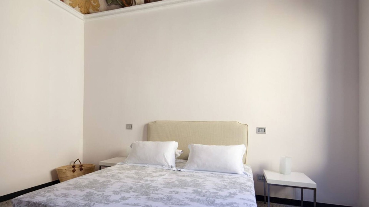 Lerici Apartment | Magnolia Apartment · Historic Seaview Apart. with free Priv. Parking