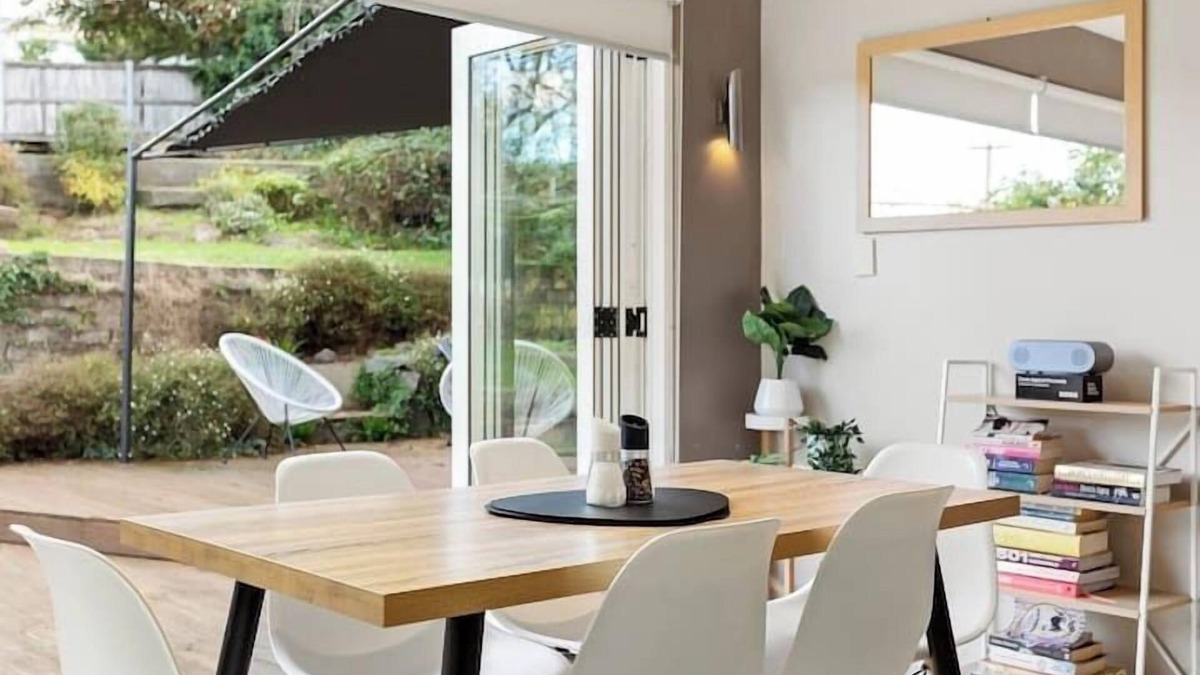 West Launceston House | Magnolia House: Near the Cataract Gorge & Parking