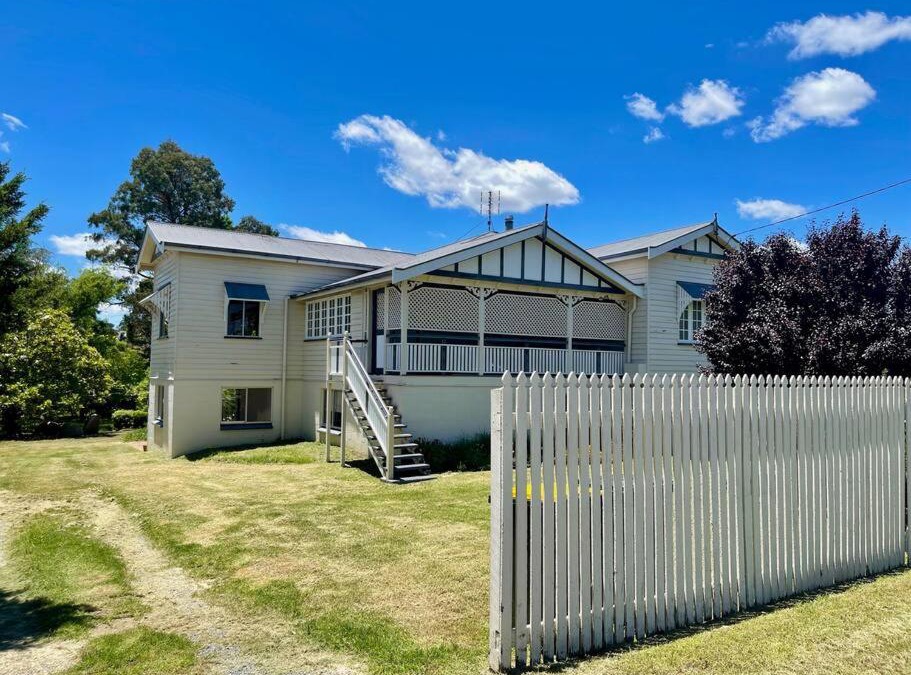 Stanthorpe House | MAGNOLIA HOUSE ON THE CREEK - STANTHORPE