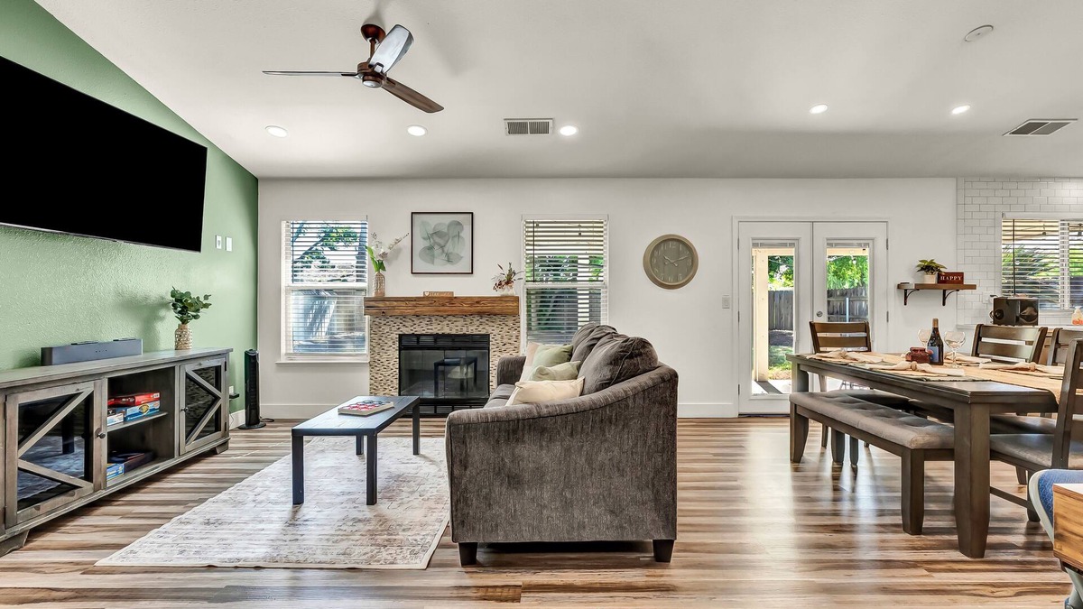 Hanford House | Magnolia Peaceful Vibes + Cozy Near Hospital Lemoore Base and centrally located