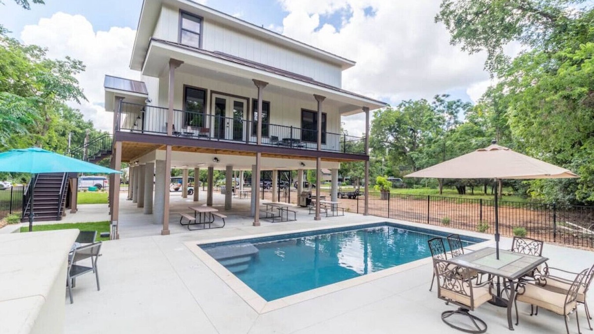 New Braunfels House | Magnolia River Haus*Heated Pool/Comal River Access*Walk to Downtown NBTX