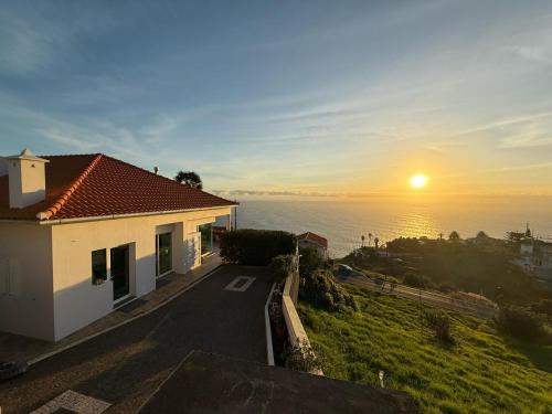 Estreito da Calheta Villa | Magnolia Sunsets
