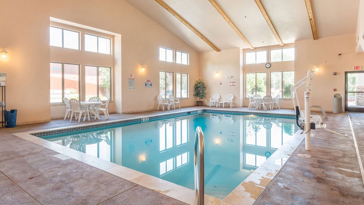 Manitou Springs Hotel | Magnuson Grand Pikes Peak