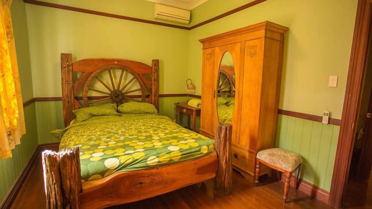 Boyland Other | Magpie Creek Thoroughbred Farmstay Family Unit