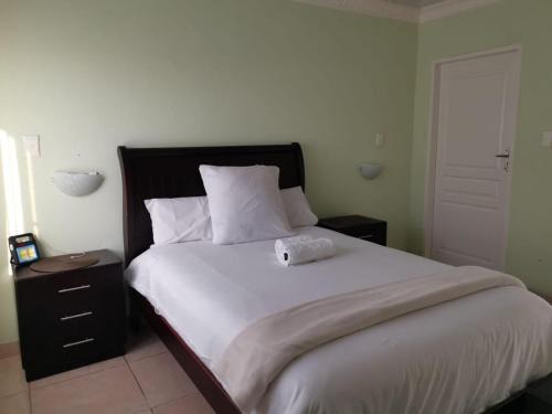 Carletonville House | Mahlambandlopfu Presidential Guest House