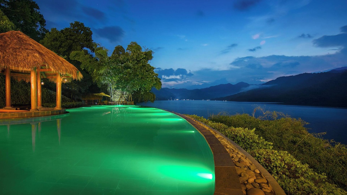 Mai Chau Hotel | Mai Chau Hideaway Lake Resort