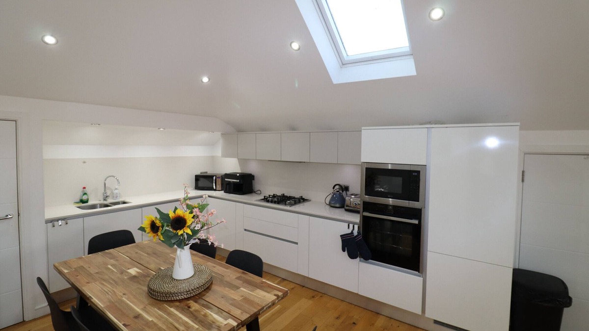 Maidenhead Apartment | Maidenhead Stylish Top Floor Three Bedroom Apartment
