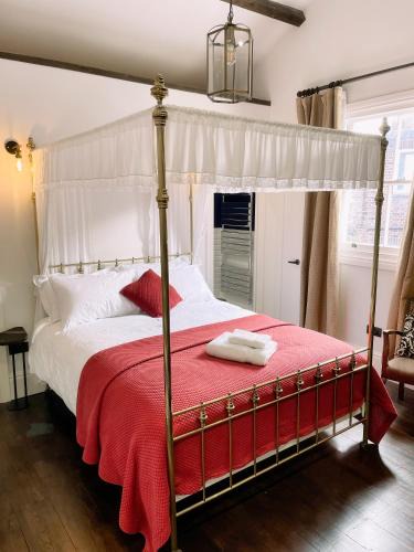 Kew Hotel | Maids Guest Rooms