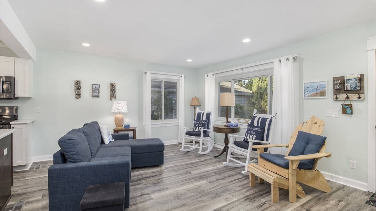 South Haven House | Mail Legacy Cottage | Modern Dog-friendly Cottage, Close to Two Beaches