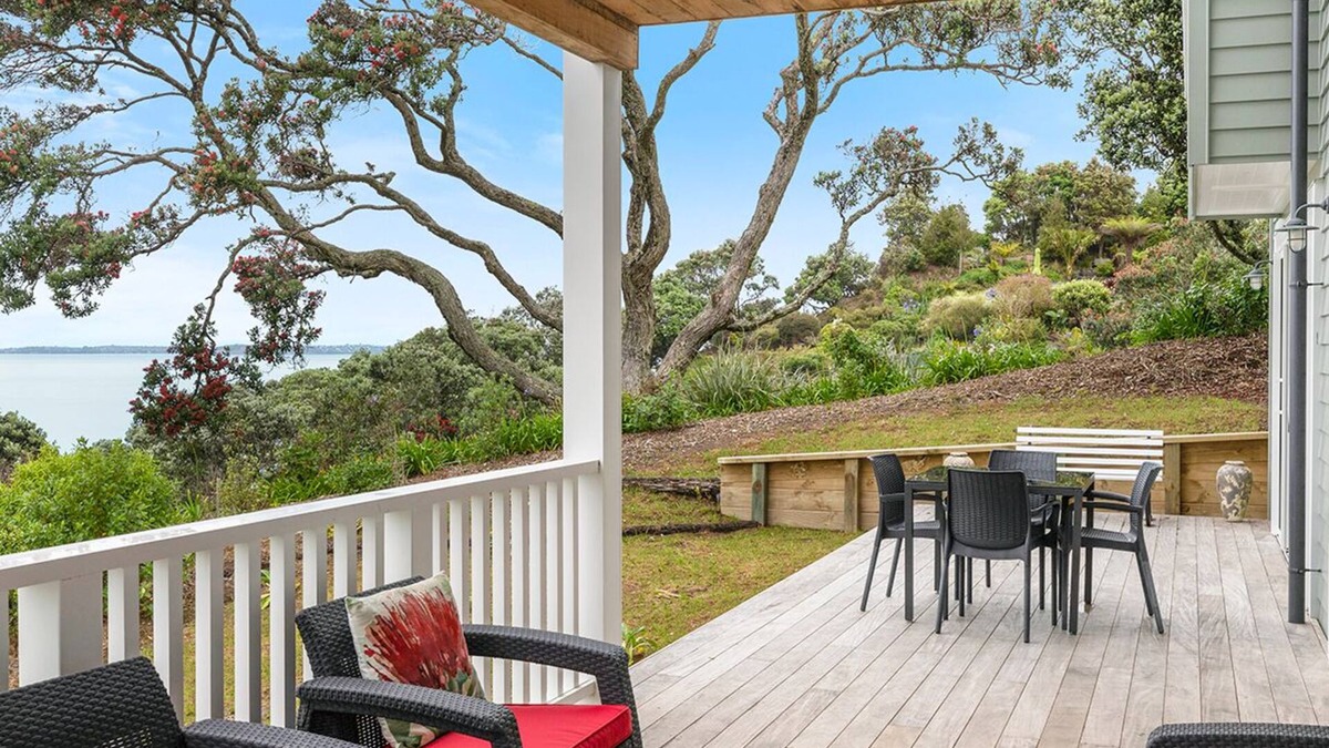 Hatfields Beach House | MaiMoana - Hatfields Beach Cliff-Top Retreat