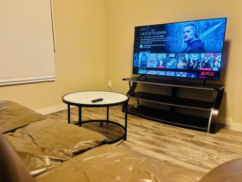 Mission District Apartment | Main Floor 1 Bedroom Suite with Parking