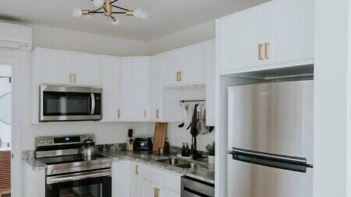 Chambersburg Apartment | Main St Modern Suite Free laundry, Near hospital