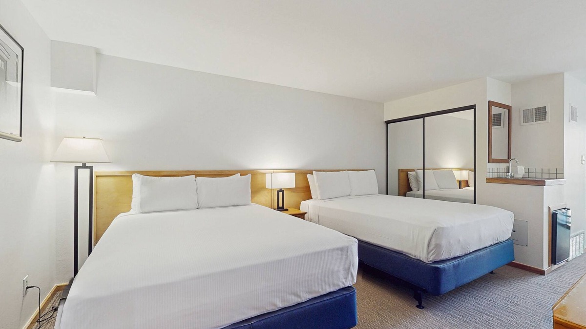West End Cabin | Main Street studio - pool & hot tub - walk to lifts, dog-friendly, third floor