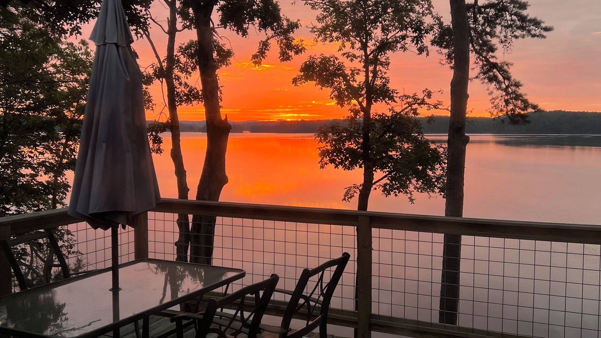 Clanton House | Main water house on Lay Lake!