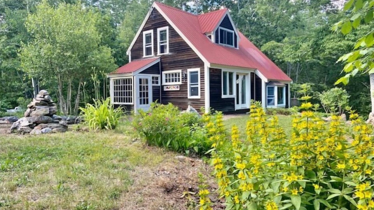 Warren Cottage | Maine Post and Beam Country Cottage