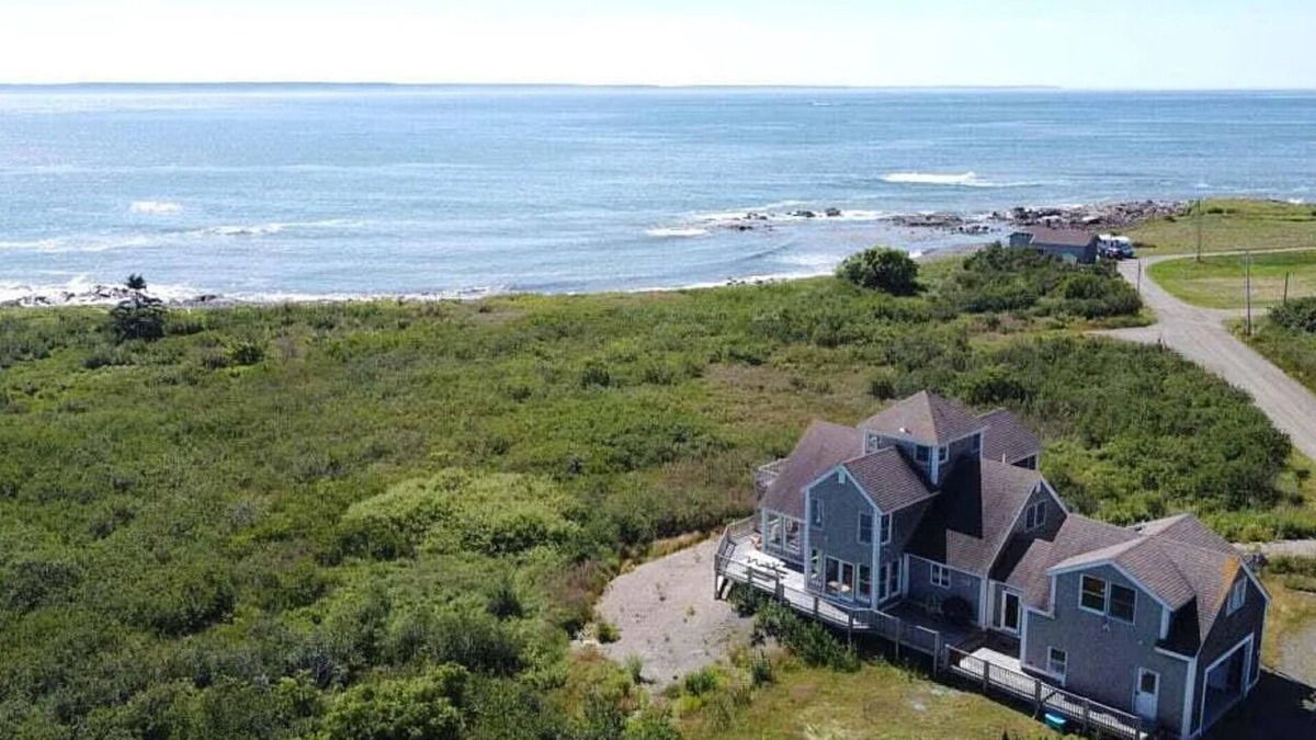 Lubec House | MAINE'S CRASHING SURF