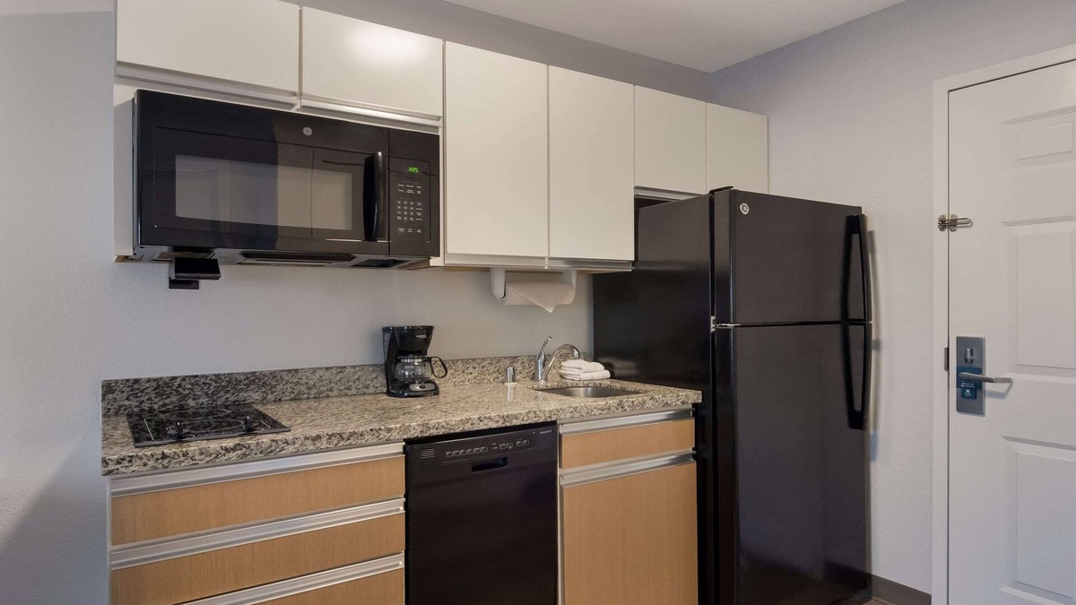 West Omaha Hotel | MainStay Suites Omaha Old Mill