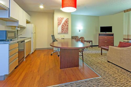 Altamonte Springs Hotel | MainStay Suites Orlando Altamonte Springs