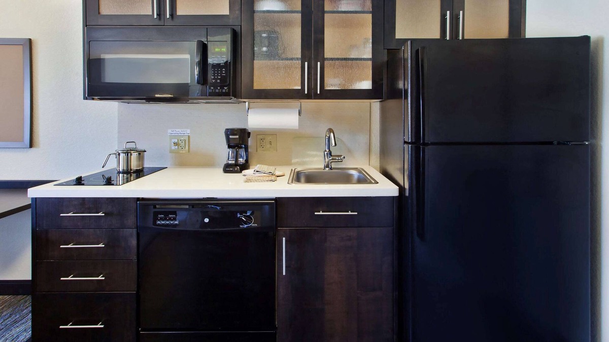 Greenwich Hotel | MainStay Suites Wichita Northeast