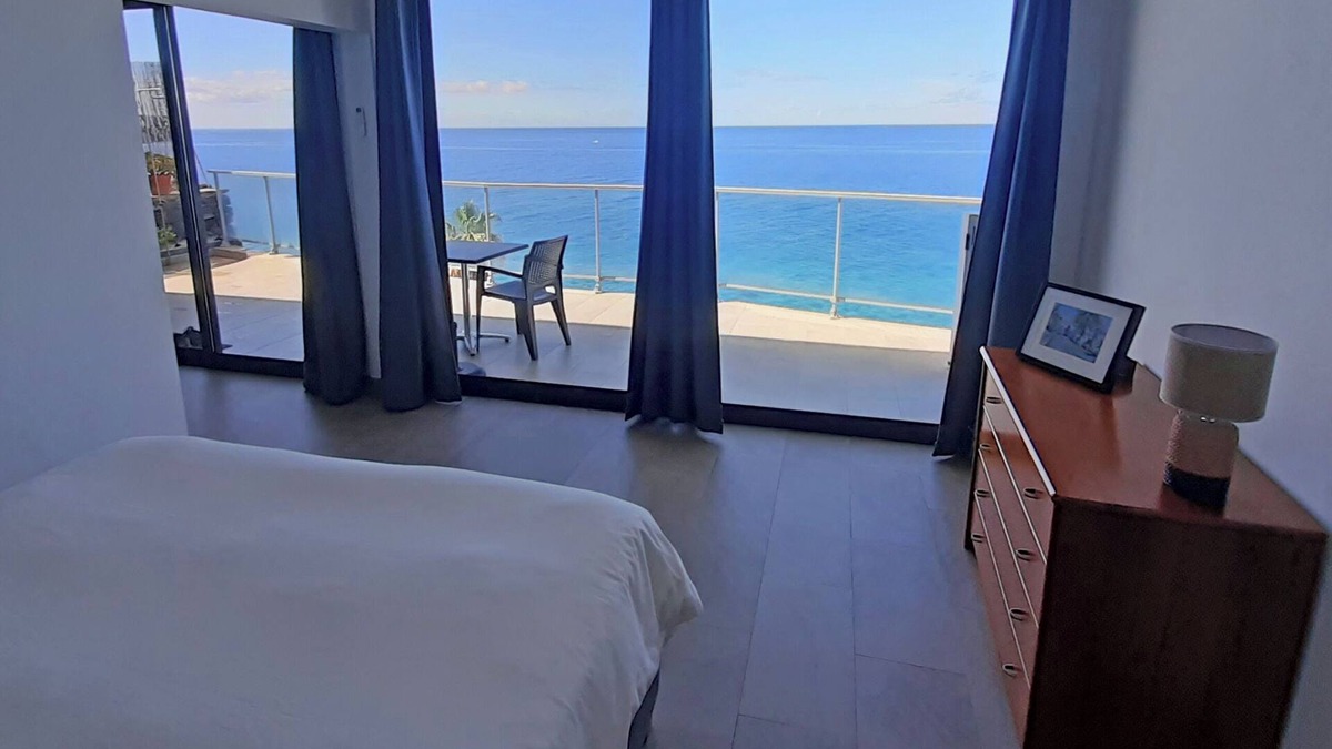 Jardim do Mar Apartment | Mais Perto do mar é Impossível! Apartamento de um Quarto com uma Grande Varanda
