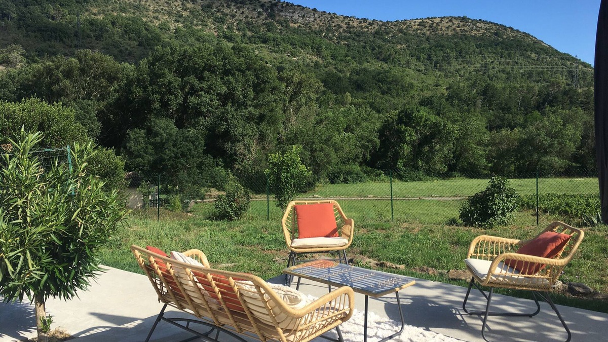 Uzer House | Maison Agréable Avec Piscine