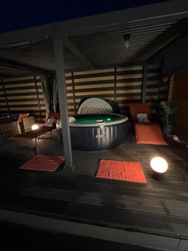 Saran House | Maison avec piscine chauffée jacuzzi a1 heure paris 10 mn du centre ville