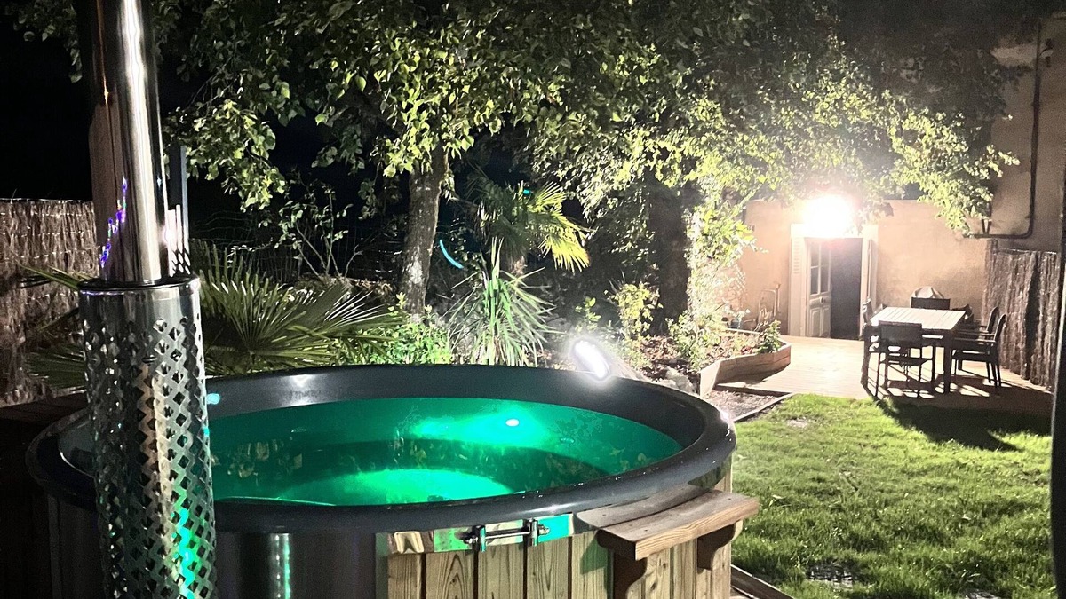 Ceyzerieu House | Maison Bohème Avec Bain Nordique. Vélo et Table de Ping-pong. Animaux Bienvenus