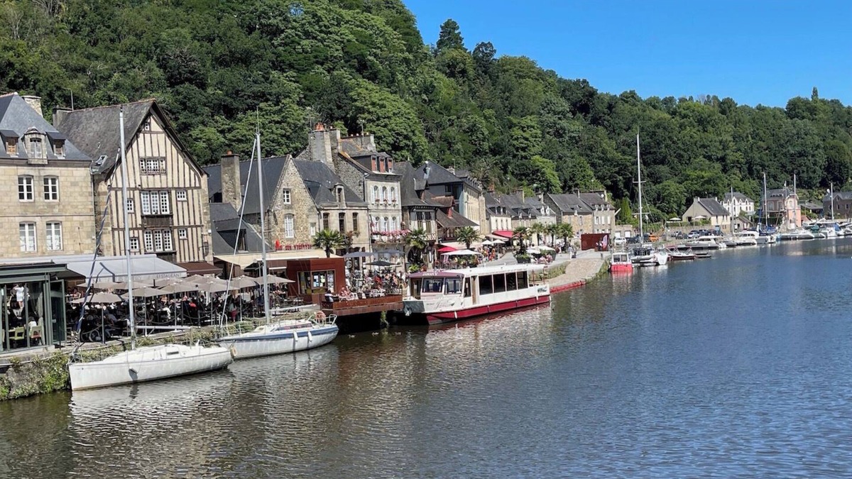Lanvallay House | Maison Bord de la Rance - Breathtaking view of the historic port of Dinan