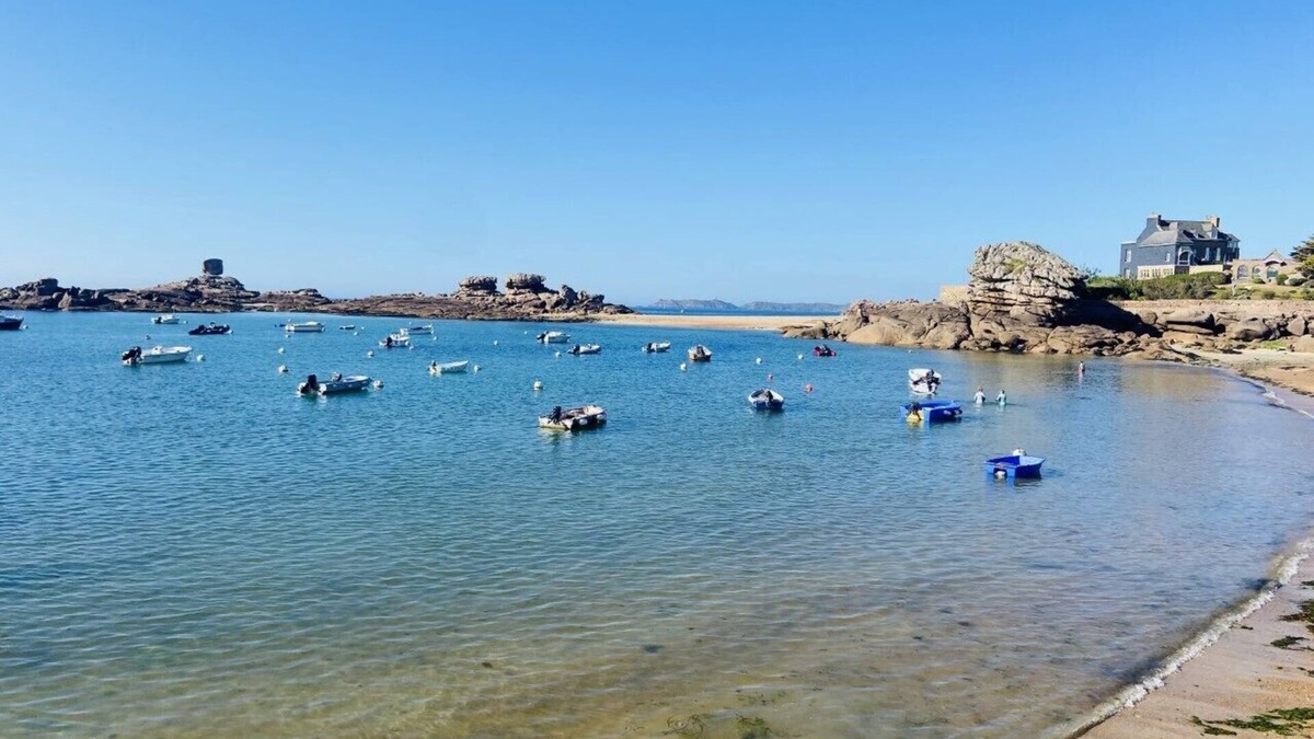 La Roche-Derrien House | Maison Chaleureuse Dans un Village de Caractère