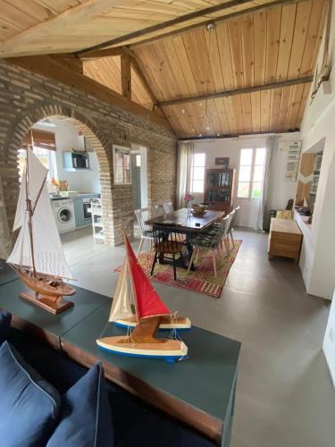 Parentis-en-Born House | Maison chaleureuse dans les Landes à 2 min du lac et 25 min de Plage Biscarosse en voiture
