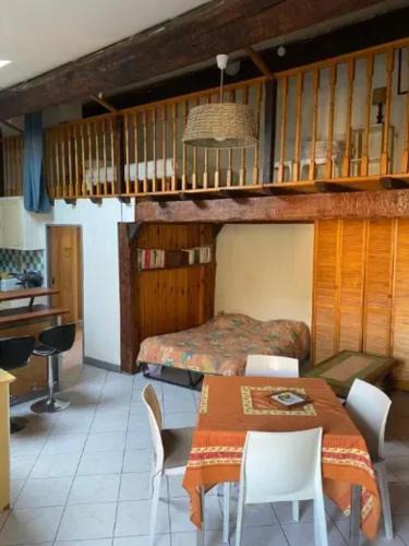 Ille-sur-Tet Apartment | Maison chaleureuse à Ille-sur-Têt, jardin paisible, clim & cheminée
