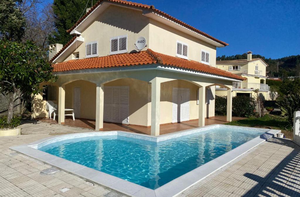 Macieira de Cambra Villa | Maison chaleureuse avec piscine & vue panoramique