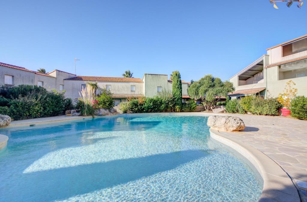 Valras-Plage House | Maison charmante à Valras-Plage avec piscine partagée