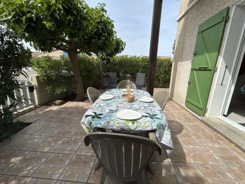 Saint-Pierre-la-Mer House | Maison climatisée avec 2 pièces et mezzanine, 5 couchages, parking, St Pierre la Mer - FR-1-229D-159