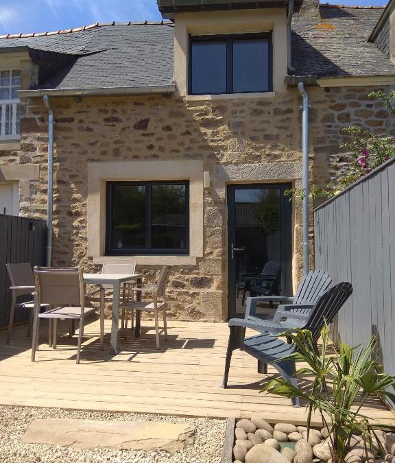 Saint-Cast-le-Guildo House | Maison Cosy entre CAP FREHEL et SAINT MALO 1km PLAGE 5min GR34 Wifi Jardin Vélos "CASA OHANA"