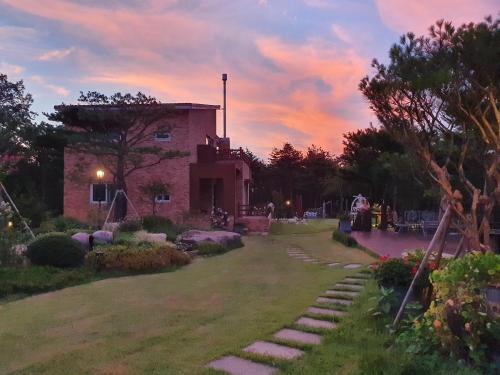 Toseong House | Maison de Briel